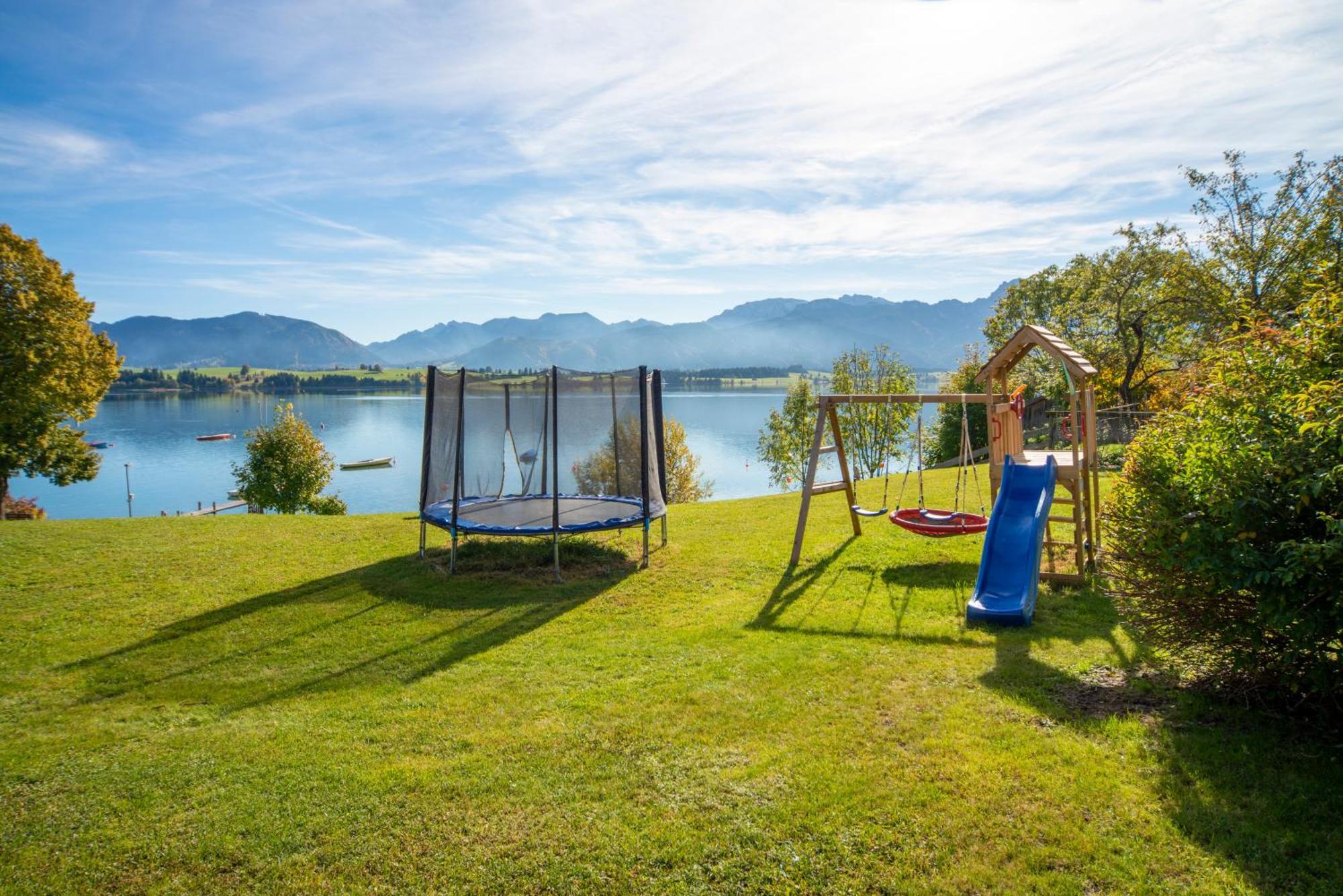 Seehotel Und Appartements Schnoeller Rieden am Forggensee Exterior photo