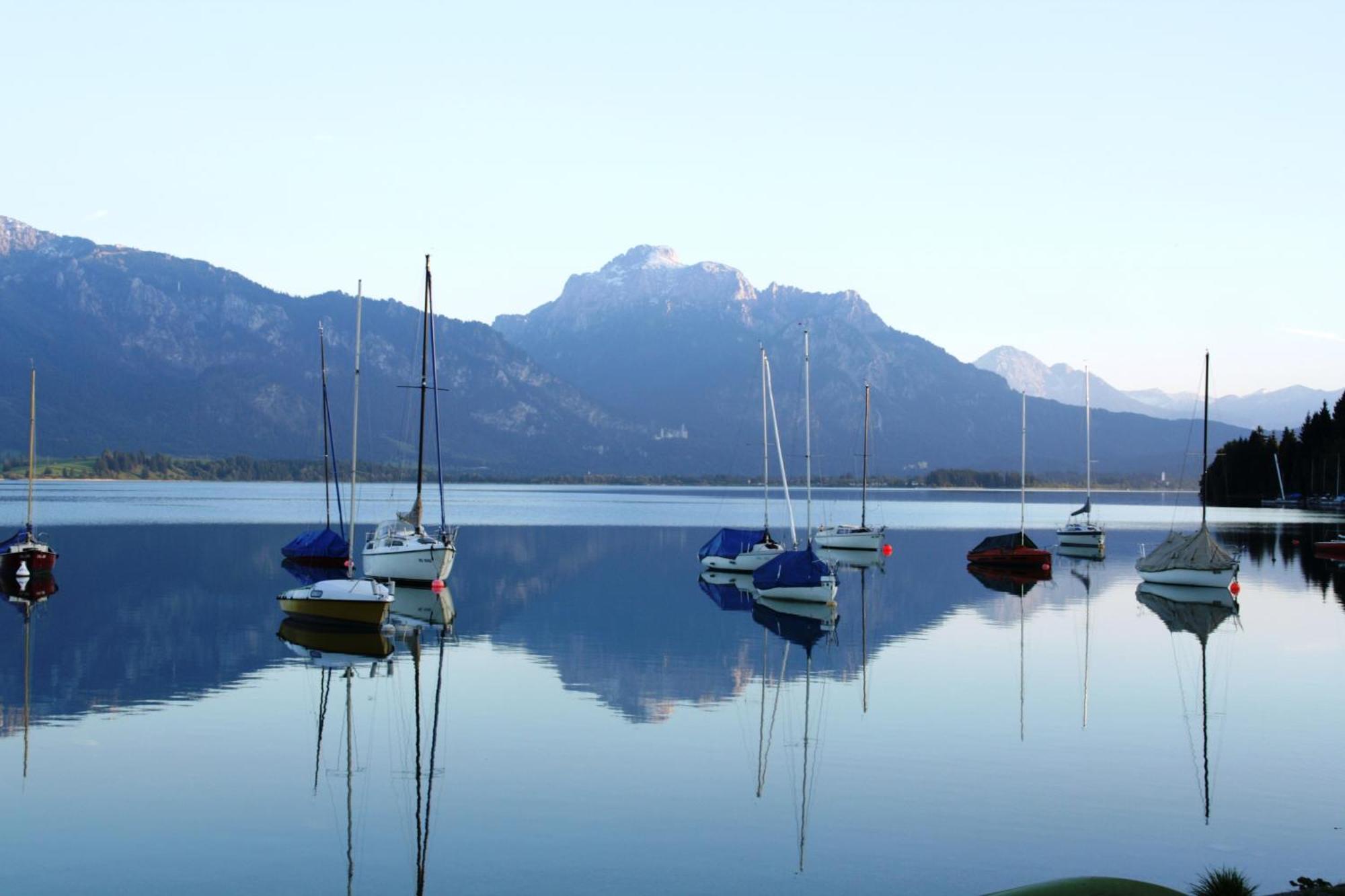Seehotel Und Appartements Schnoeller Rieden am Forggensee Exterior photo