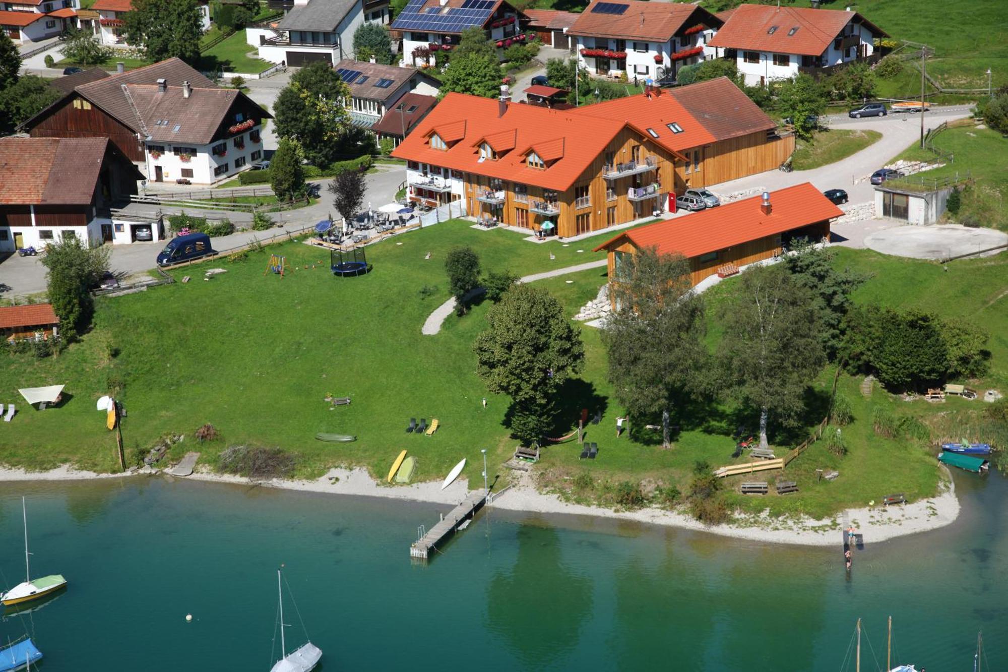 Seehotel Und Appartements Schnoeller Rieden am Forggensee Exterior photo