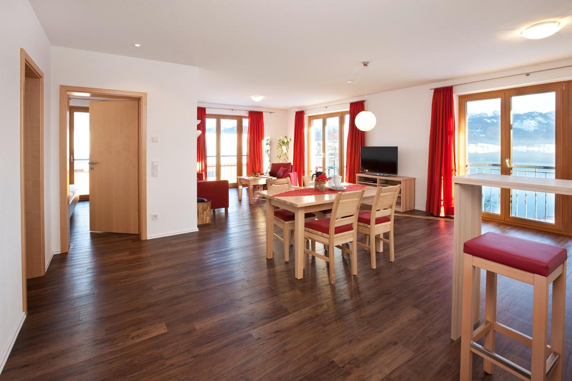 Seehotel Und Appartements Schnoeller Rieden am Forggensee Exterior photo