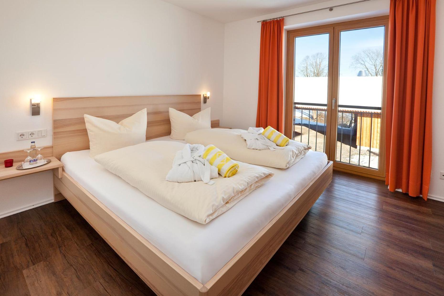 Seehotel Und Appartements Schnoeller Rieden am Forggensee Exterior photo