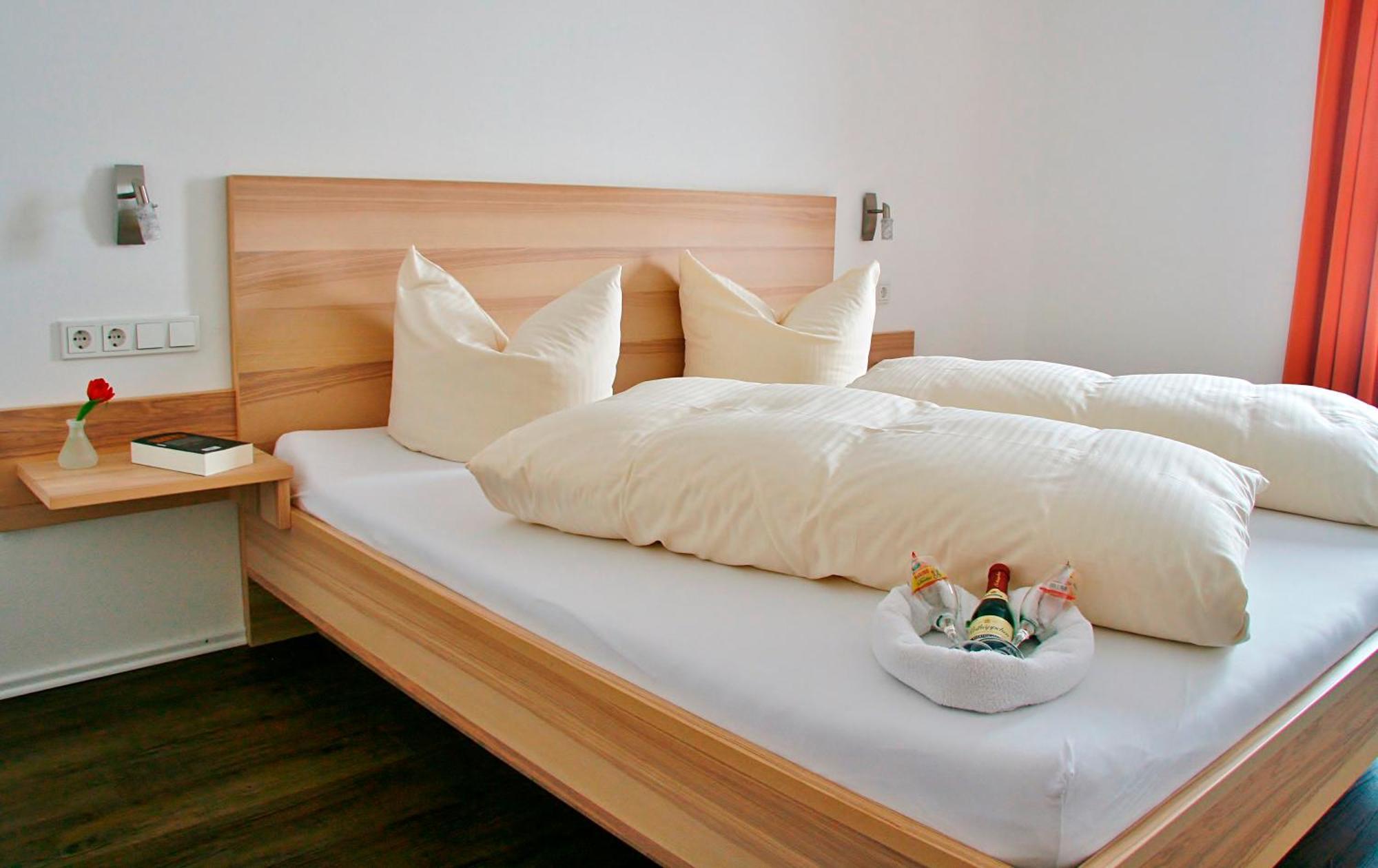 Seehotel Und Appartements Schnoeller Rieden am Forggensee Exterior photo