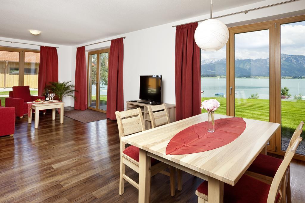 Seehotel Und Appartements Schnoeller Rieden am Forggensee Exterior photo